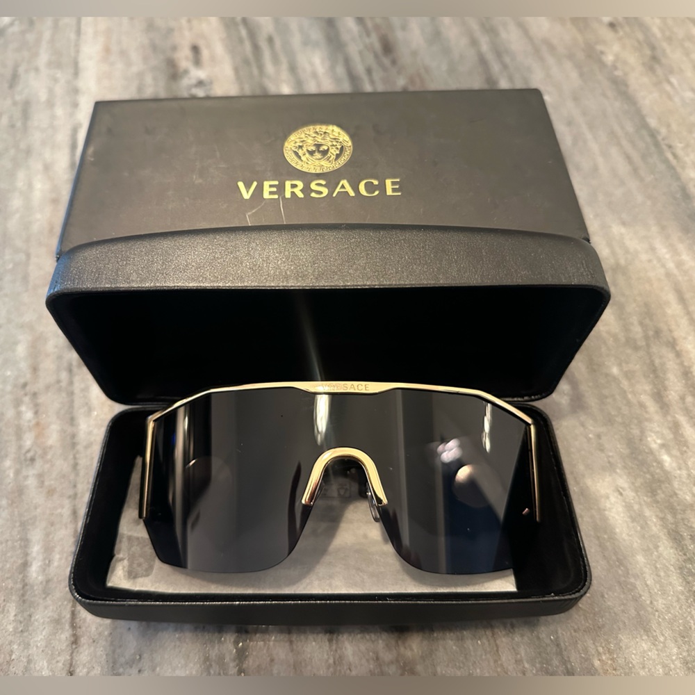 Versace Medusa Halo Shield Sunglasses Mod 2220
